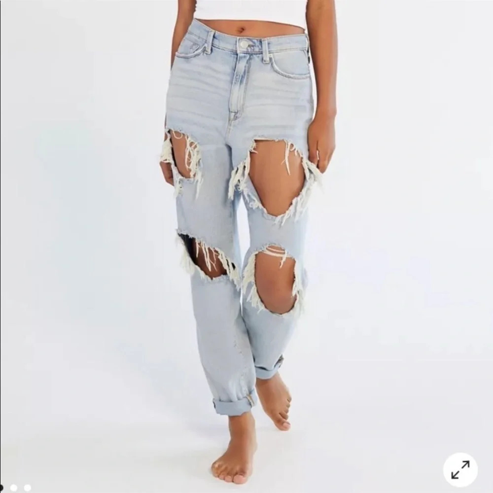BDG Urban Outfitters 26 High Rise Mom Jeans Light Washed Holes Destroyed Ripped